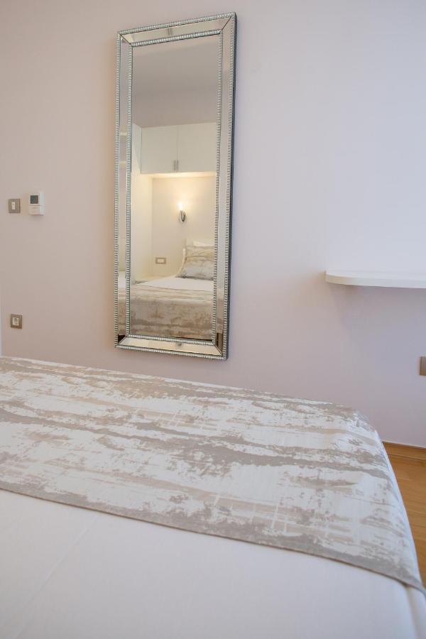 Pool Terrace Sea View Sarkic Lägenhet Novalja Exteriör bild